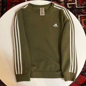 Women’s large Adidas sweatshirt offers welcome